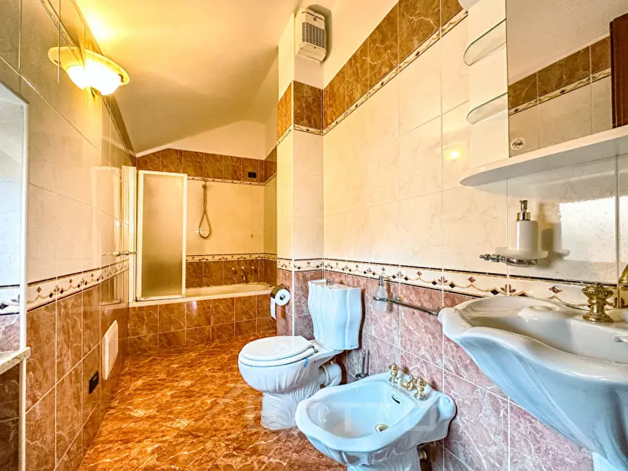 Immagine 11 di Appartamento in vendita  in corso garibaldi 32 b a Gattinara