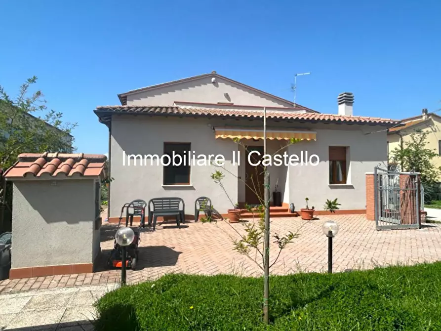 Immagine 1 di Casa indipendente in vendita  in Pineta a Castiglione Del Lago