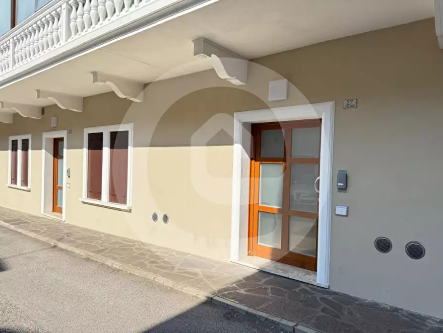 Immagine 1 di Negozio in affitto  a Camposampiero