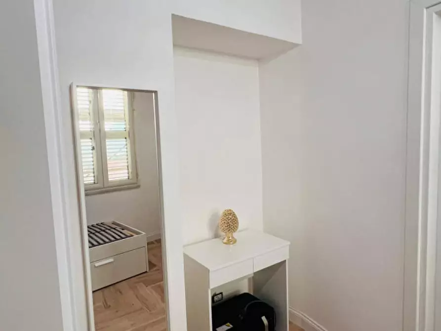 Immagine 2 di Camera in affitto  in Salita Sant'Antonio a Tarsia a Napoli