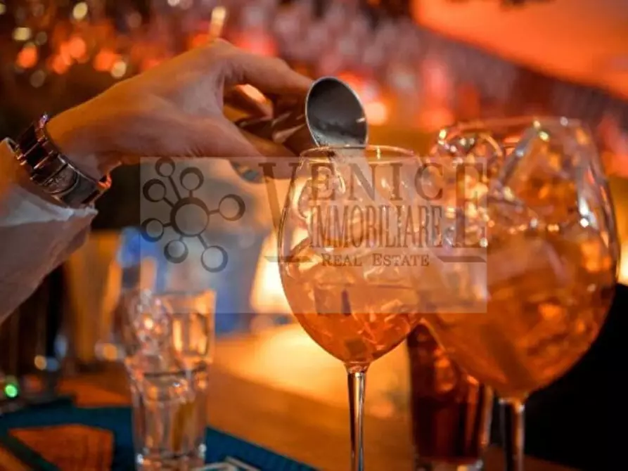 Immagine 3 di Attività commerciale in vendita  a Venezia