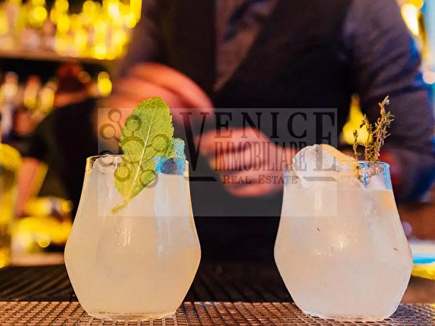 Immagine 2 di Attività commerciale in vendita  a Venezia