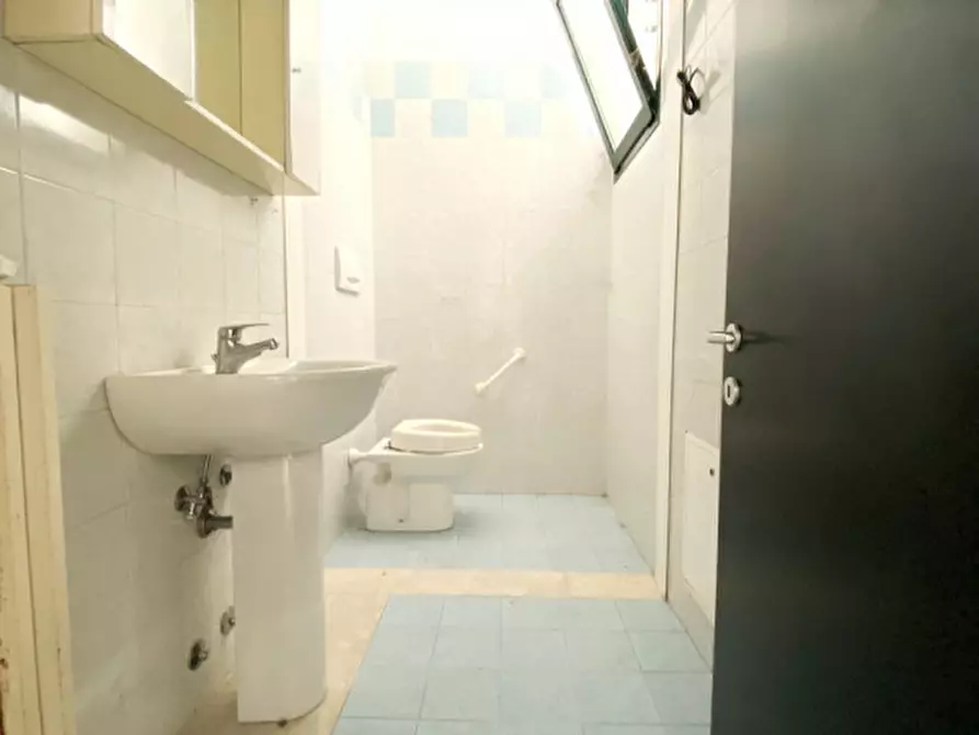 Immagine 6 di Negozio in vendita  a Rubano