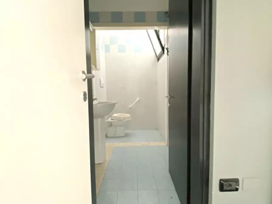 Immagine 7 di Negozio in vendita  a Rubano