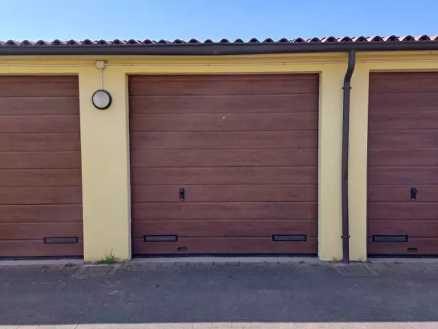 Immagine 1 di Garage in vendita  in Via Guglielmo Marconi a Buccinasco