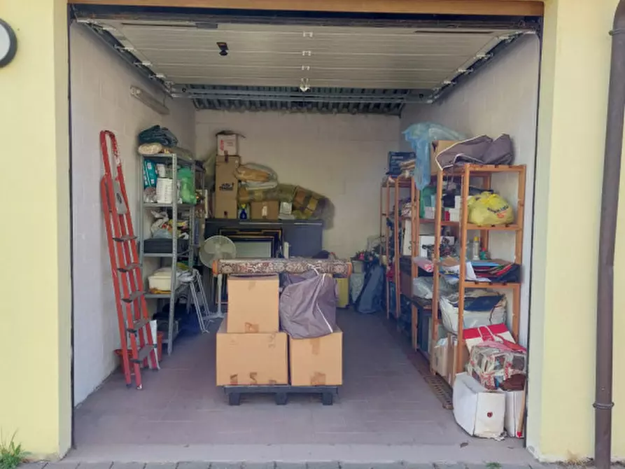 Immagine 2 di Garage in vendita  in Via Guglielmo Marconi a Buccinasco