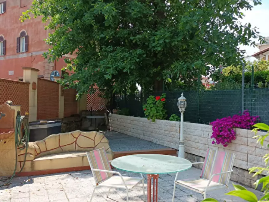 Immagine 3 di Villa in vendita  in Via Fra mauro a Roma