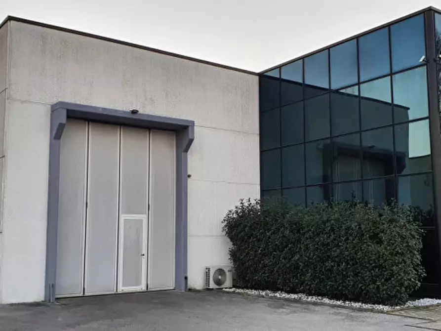 Immagine 1 di Capannone industriale in affitto  in Caselle di Selvazzano a Selvazzano Dentro