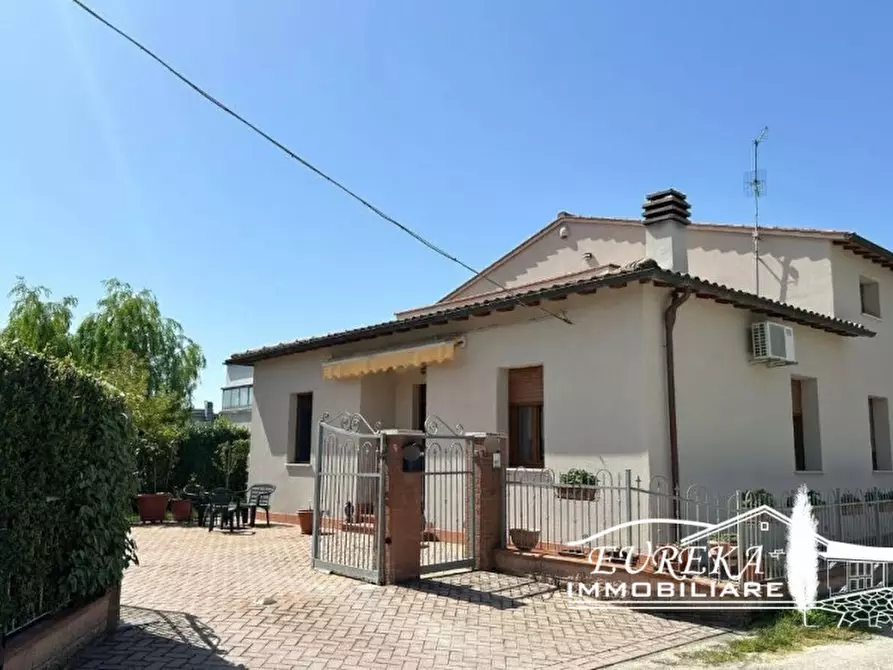 Immagine 1 di Villa in vendita  in sanfatucchio a Castiglione Del Lago