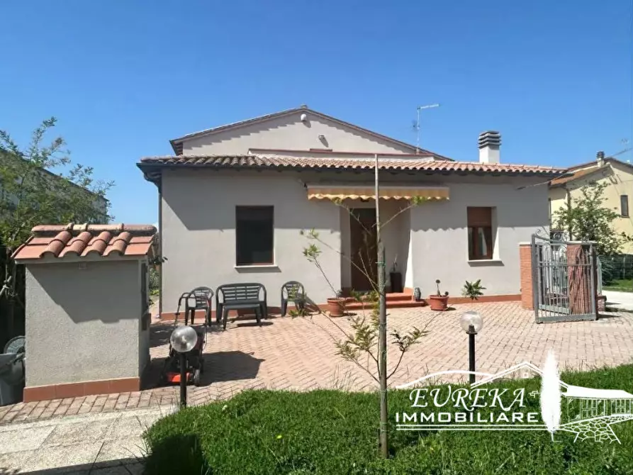 Immagine 2 di Villa in vendita  in sanfatucchio a Castiglione Del Lago