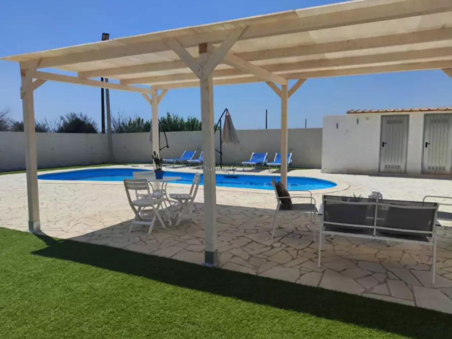 Immagine 1 di Villa in vendita  a Noto