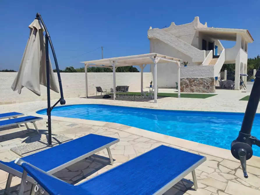 Immagine 2 di Villa in vendita  a Noto