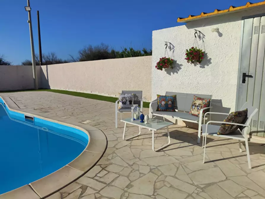 Immagine 18 di Villa in vendita  a Noto