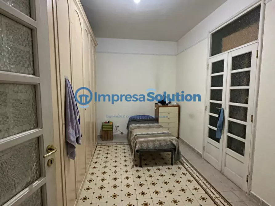 Immagine 4 di Camera in affitto  in Via Chiaia a Napoli