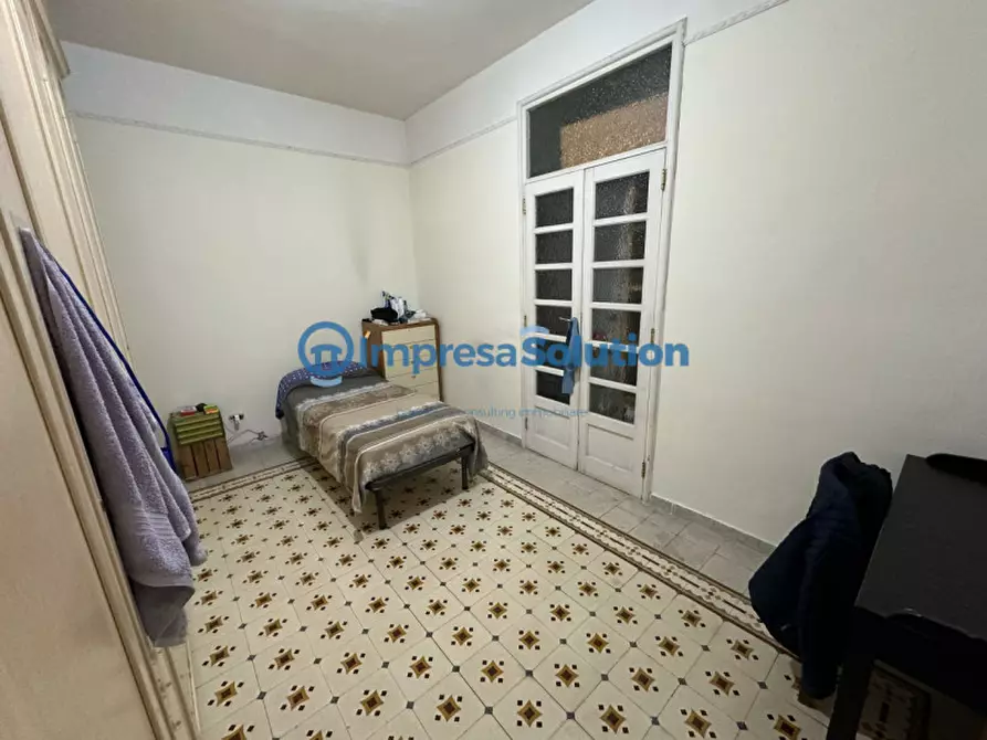 Immagine 6 di Camera in affitto  in Via Chiaia a Napoli