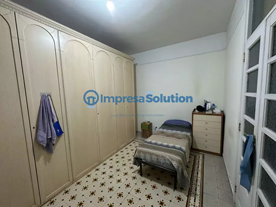 Immagine 8 di Camera in affitto  in Via Chiaia a Napoli