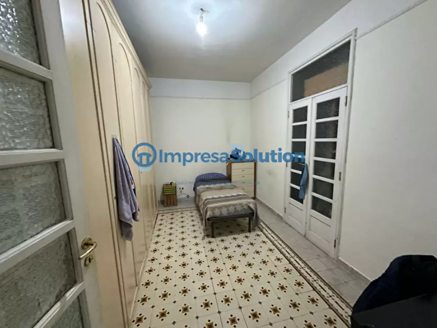 Immagine 9 di Camera in affitto  in Via Chiaia a Napoli