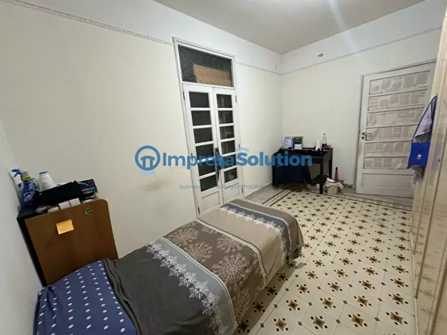 Immagine 10 di Camera in affitto  in Via Chiaia a Napoli