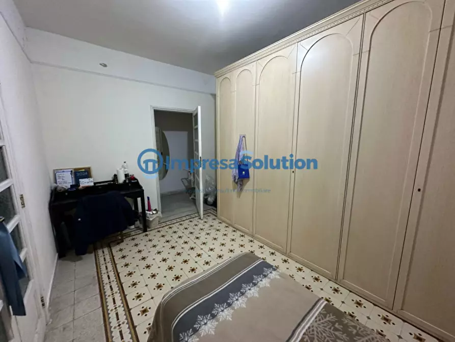 Immagine 12 di Camera in affitto  in Via Chiaia a Napoli