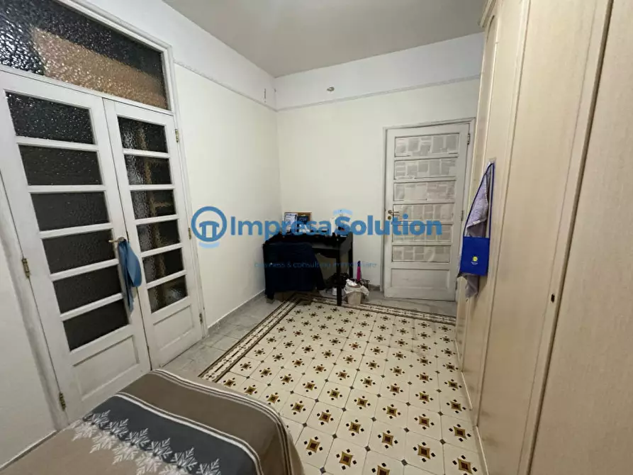 Immagine 14 di Camera in affitto  in Via Chiaia a Napoli