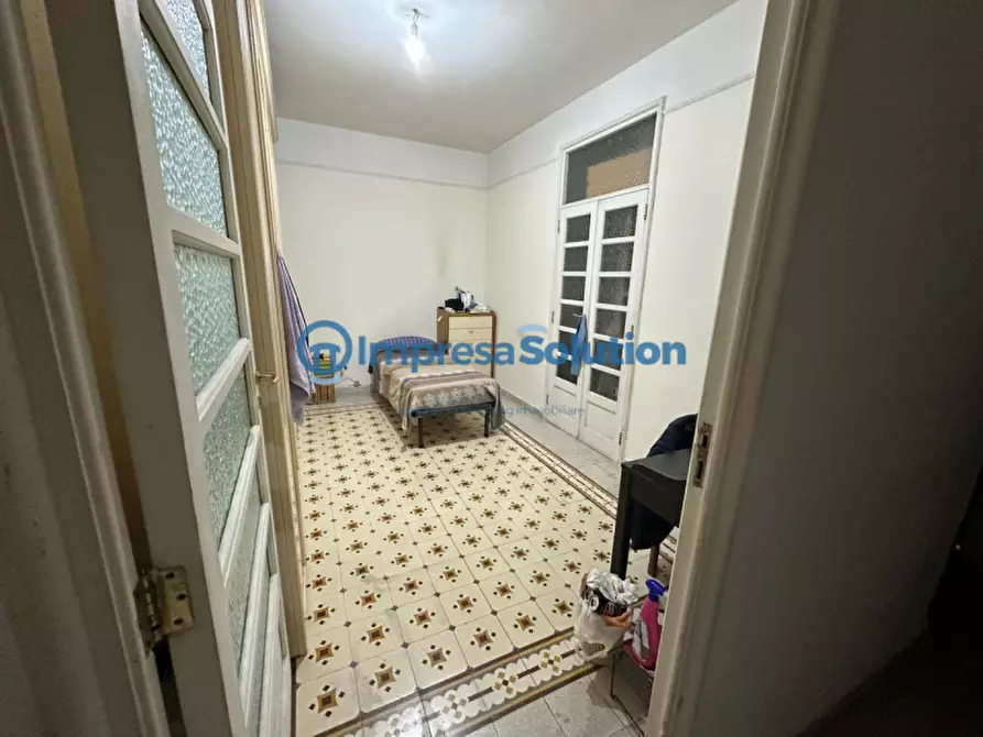 Immagine 15 di Camera in affitto  in Via Chiaia a Napoli