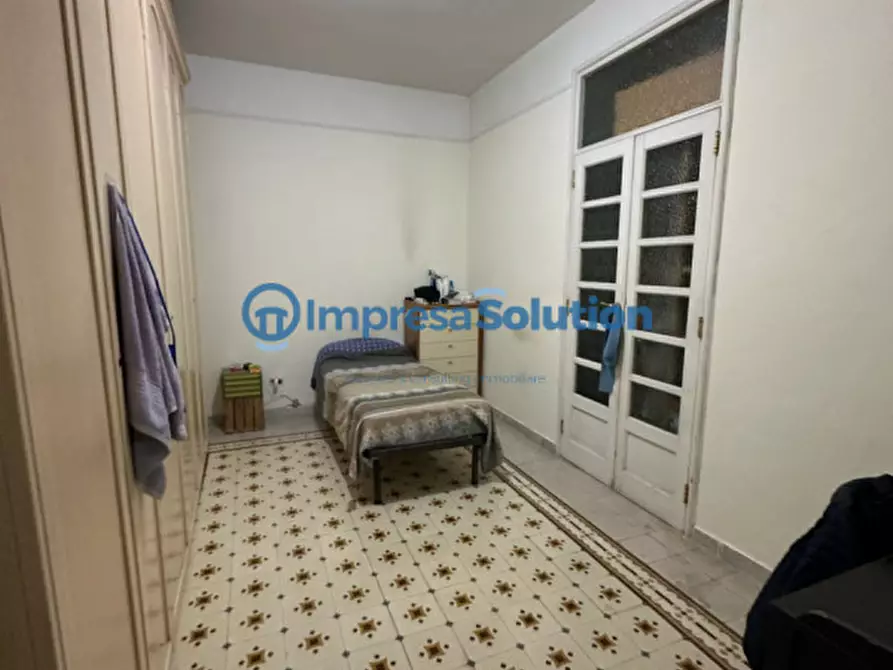 Immagine 18 di Camera in affitto  in Via Chiaia a Napoli