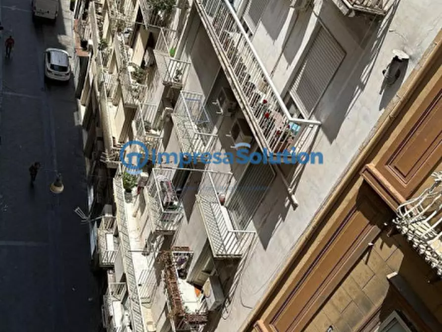 Immagine 22 di Camera in affitto  in Via Chiaia a Napoli