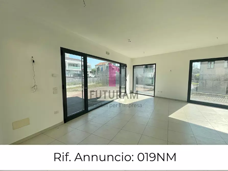 Immagine 1 di Negozio in affitto  a Fiesso D'artico