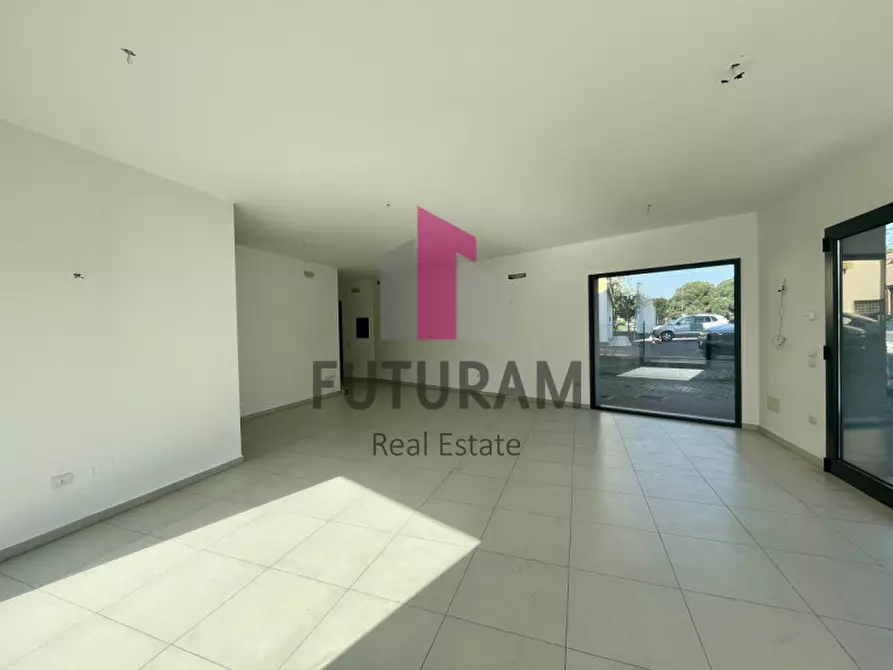 Immagine 3 di Negozio in affitto  a Fiesso D'artico