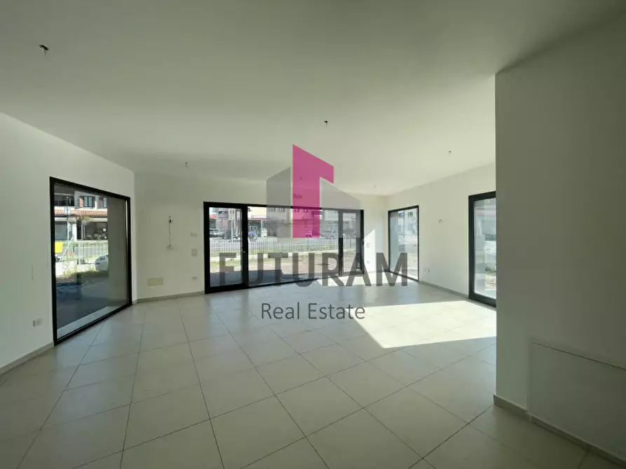 Immagine 4 di Negozio in affitto  a Fiesso D'artico