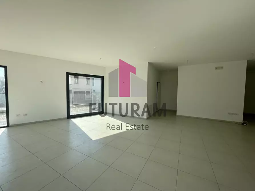 Immagine 12 di Negozio in affitto  a Fiesso D'artico