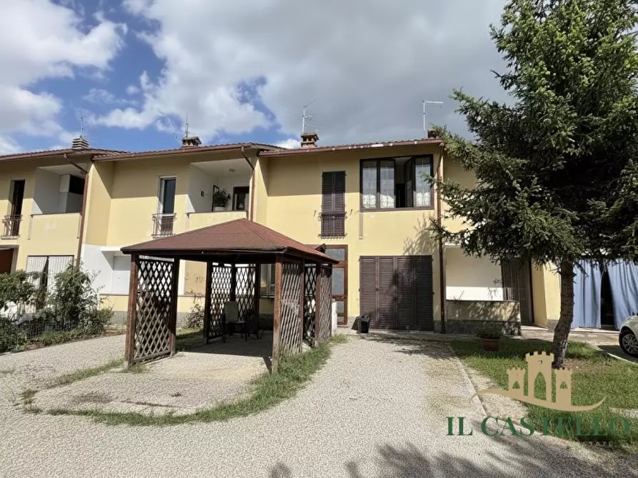 Immagine 1 di Villetta a schiera in vendita  in Viale Milano a Castiglione Del Lago