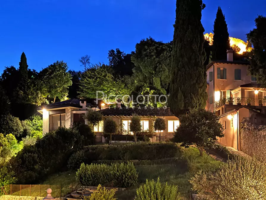 Immagine 23 di Villa in vendita  in via Pietro Bembo a Asolo