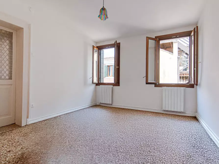Immagine 11 di Appartamento in vendita  a Venezia