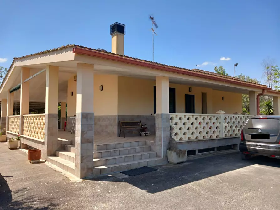 Immagine 1 di Villa in vendita  in C.da Grotta Miranda a Carovigno