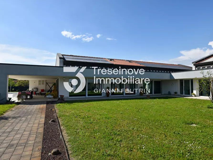 Immagine 1 di Villa in vendita  in Via Sant'Elena a Silea