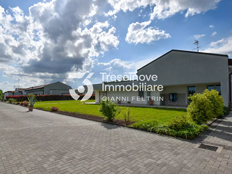 Immagine 57 di Villa in vendita  in Via Sant'Elena a Silea