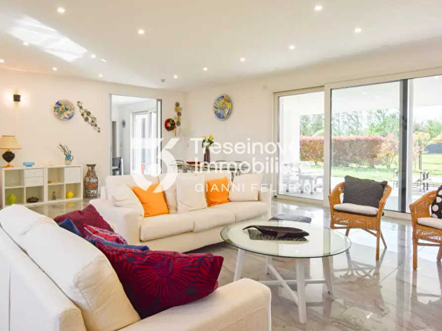 Immagine 1 di Villa in vendita  in Via Sant'Elena a Silea