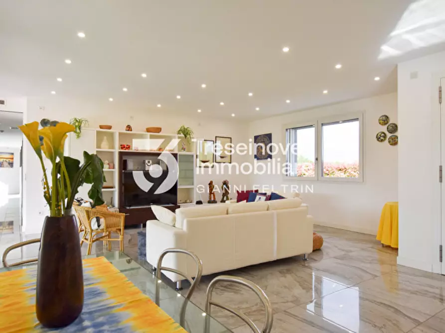 Immagine 2 di Villa in vendita  in Via Sant'Elena a Silea