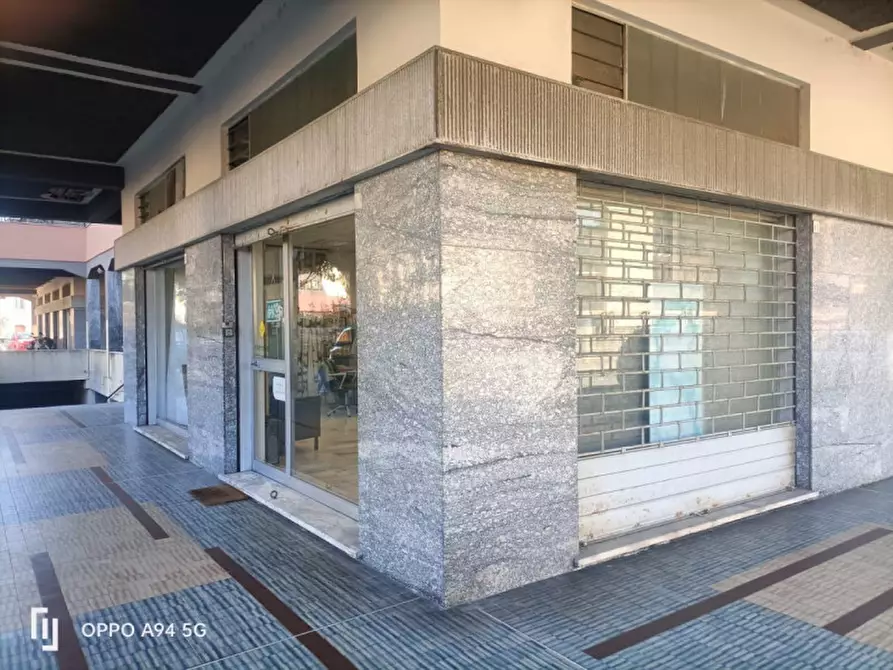 Immagine 1 di Negozio in vendita  in via Delle Trincee 28R a Savona