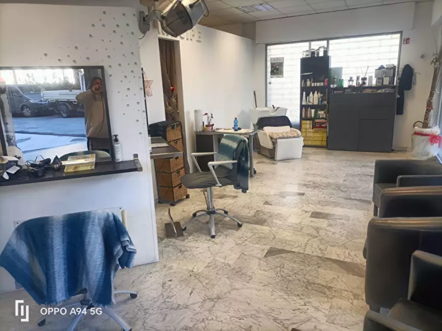 Immagine 2 di Negozio in vendita  in via Delle Trincee 28R a Savona