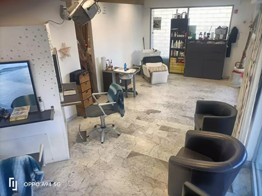 Immagine 3 di Negozio in vendita  in via Delle Trincee 28R a Savona