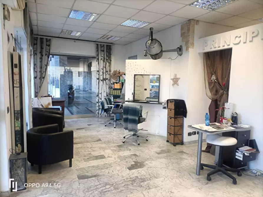 Immagine 5 di Negozio in vendita  in via Delle Trincee 28R a Savona