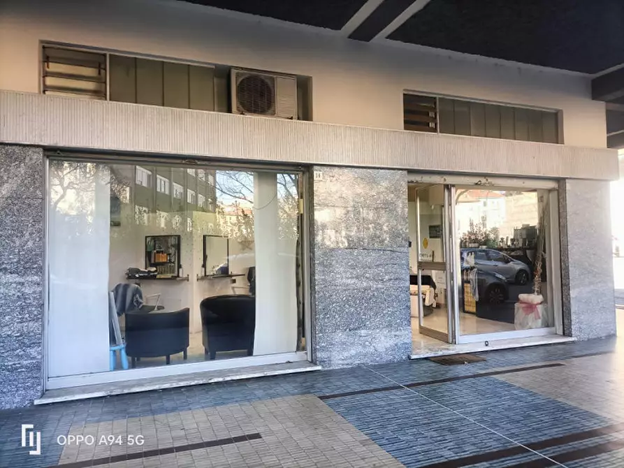 Immagine 7 di Negozio in vendita  in via Delle Trincee 28R a Savona