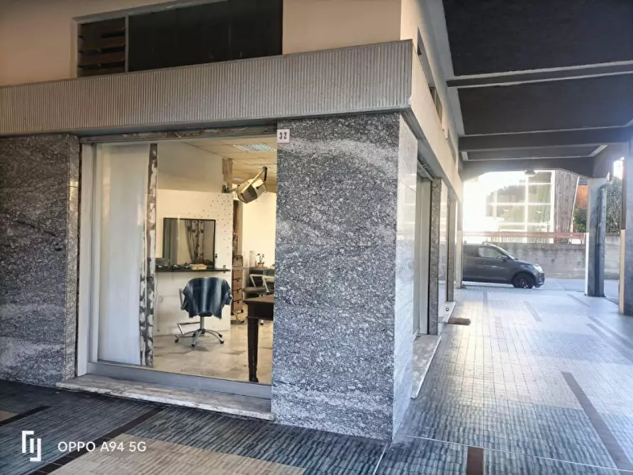 Immagine 8 di Negozio in vendita  in via Delle Trincee 28R a Savona