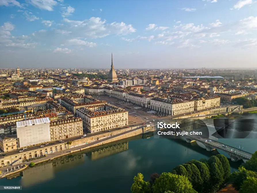 Immagine 2 di Garage in vendita  in VIA VERES 40 a Torino