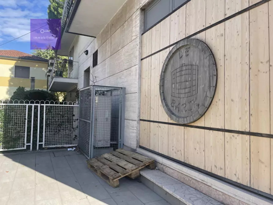 Immagine 1 di Attività commerciale in vendita  a Padova