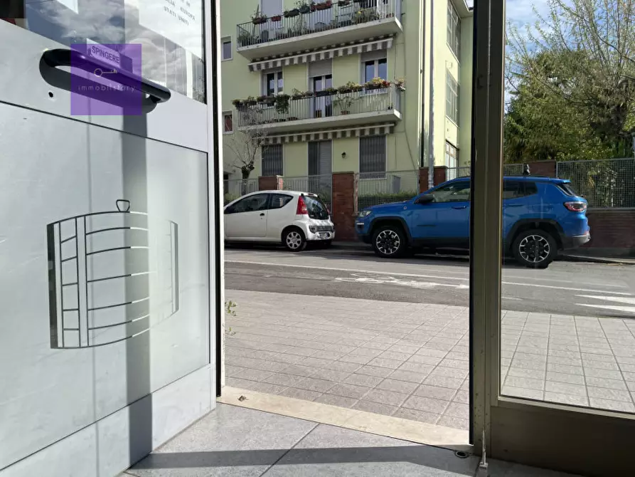 Immagine 6 di Attività commerciale in vendita  a Padova