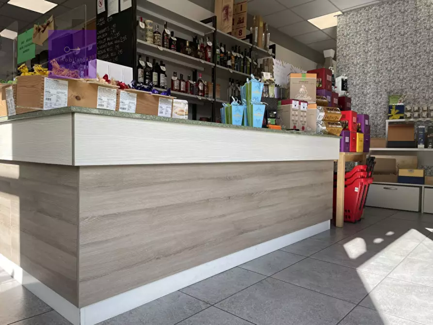 Immagine 9 di Attività commerciale in vendita  a Padova