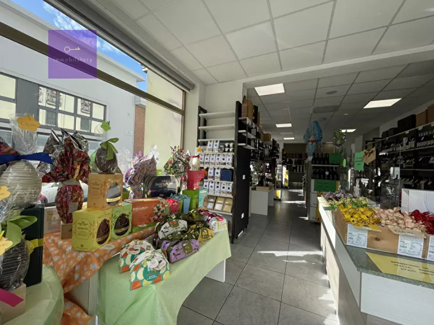 Immagine 15 di Attività commerciale in vendita  a Padova